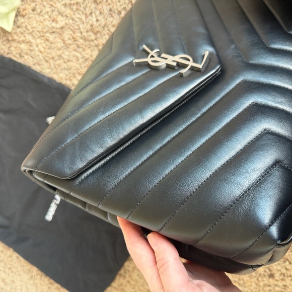 Yves Saint Laurent Black Chevron Leather Shoulder Bag - Picture 3 of 9
